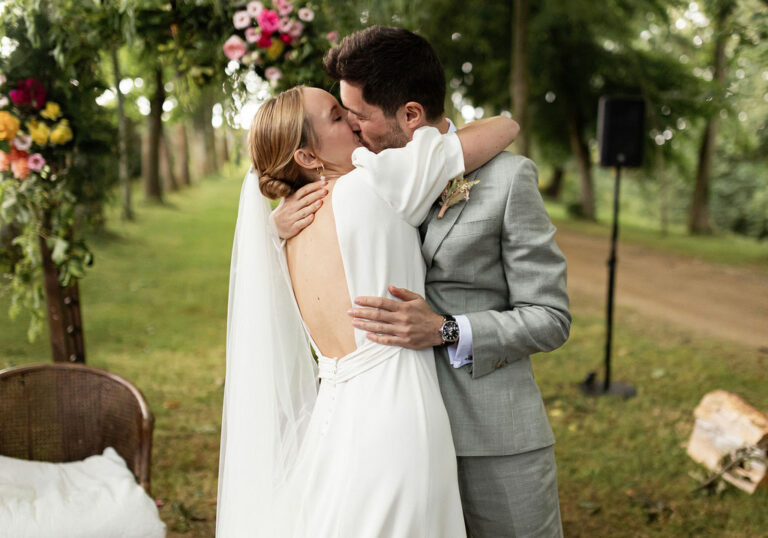 Un mariage coloré et joyeux au Manoir de la Noé verte