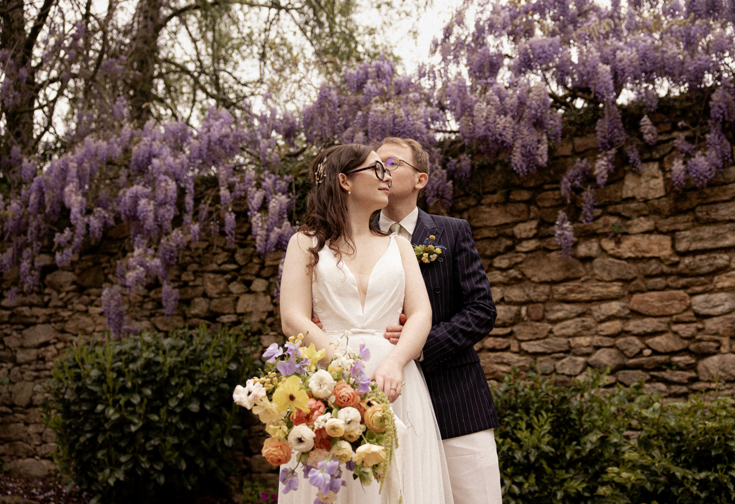 Mariage pluvieux et poétique au Manoir de Gouézac
